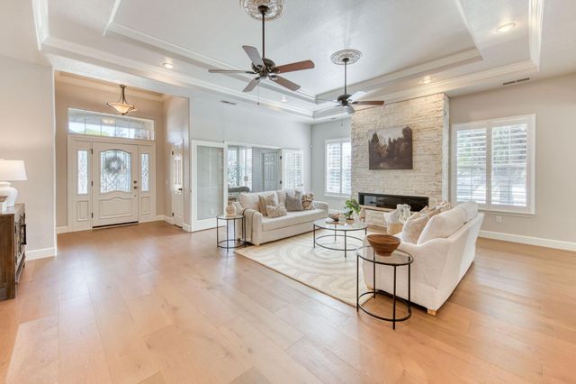 418 S Creek Drive, Madera, CA 93637