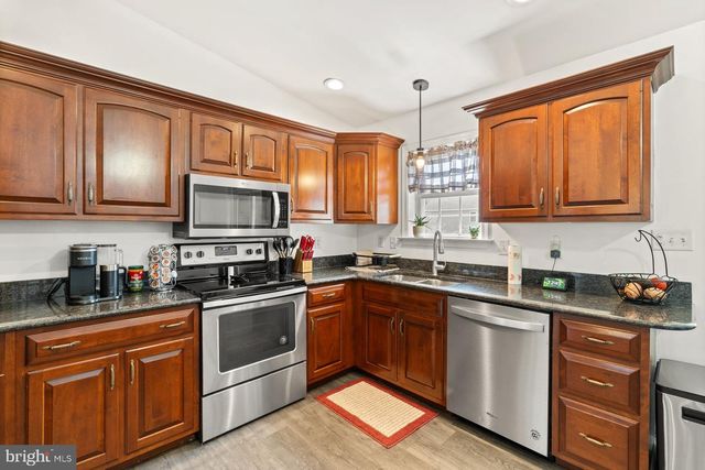 17 MAYFLOWER DR, Jonestown, PA 17038