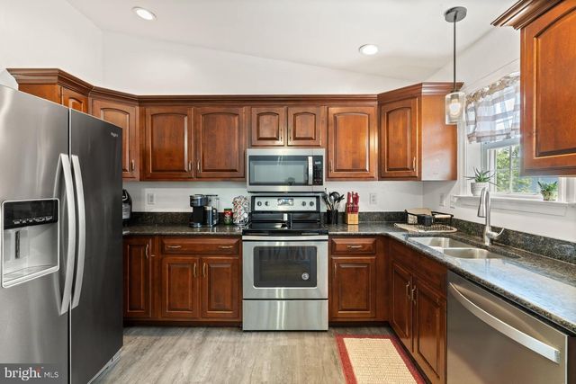17 MAYFLOWER DR, Jonestown, PA 17038
