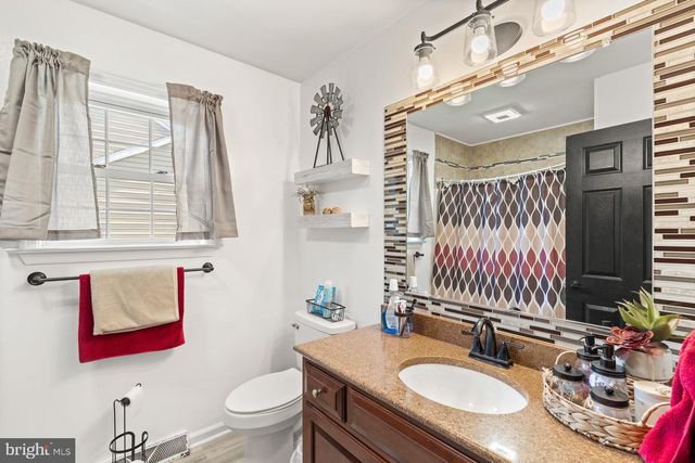 17 MAYFLOWER DR, Jonestown, PA 17038