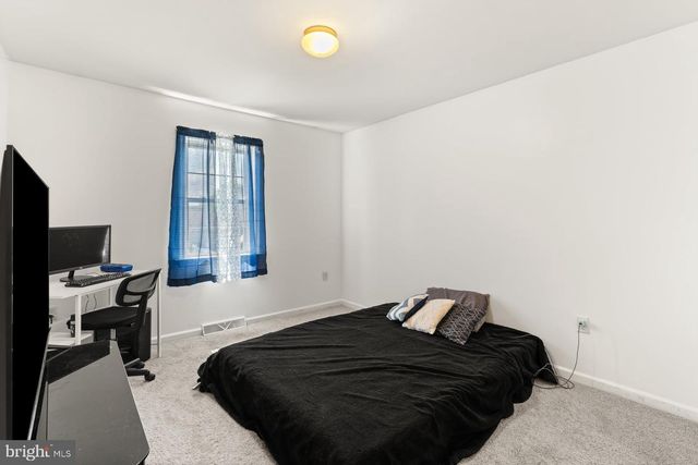 17 MAYFLOWER DR, Jonestown, PA 17038