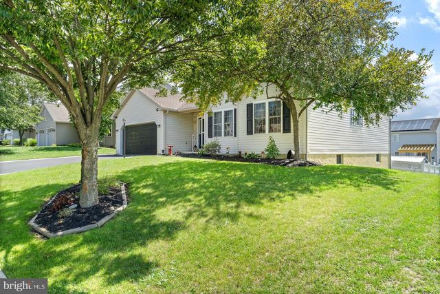 17 MAYFLOWER DR, Jonestown, PA 17038