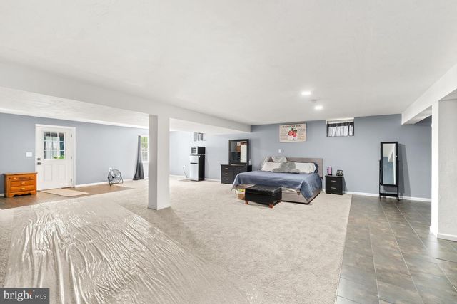 17 MAYFLOWER DR, Jonestown, PA 17038