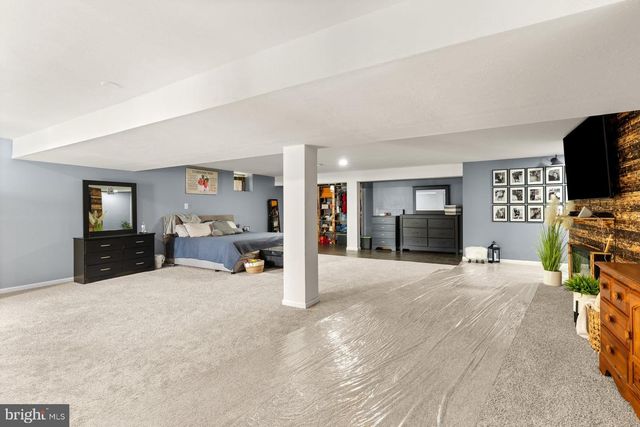 17 MAYFLOWER DR, Jonestown, PA 17038
