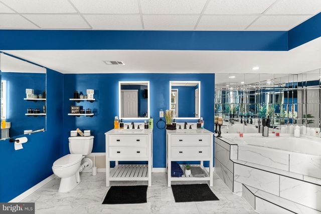 17 MAYFLOWER DR, Jonestown, PA 17038