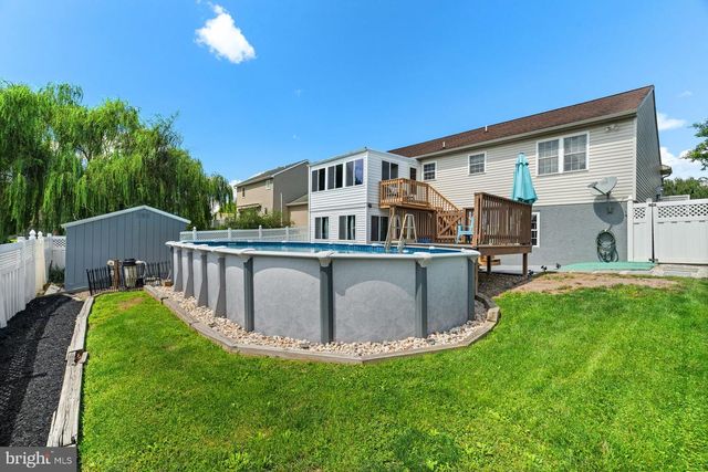 17 MAYFLOWER DR, Jonestown, PA 17038
