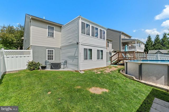 17 MAYFLOWER DR, Jonestown, PA 17038