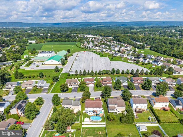 17 MAYFLOWER DR, Jonestown, PA 17038