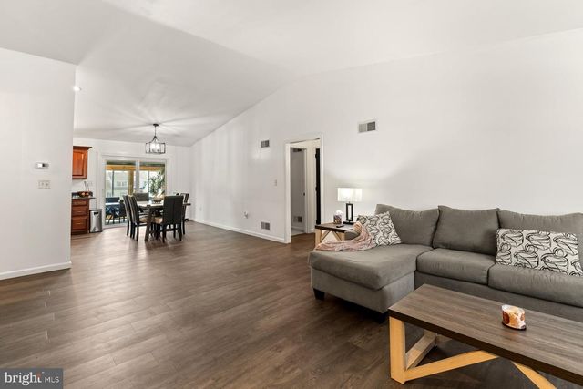 17 MAYFLOWER DR, Jonestown, PA 17038