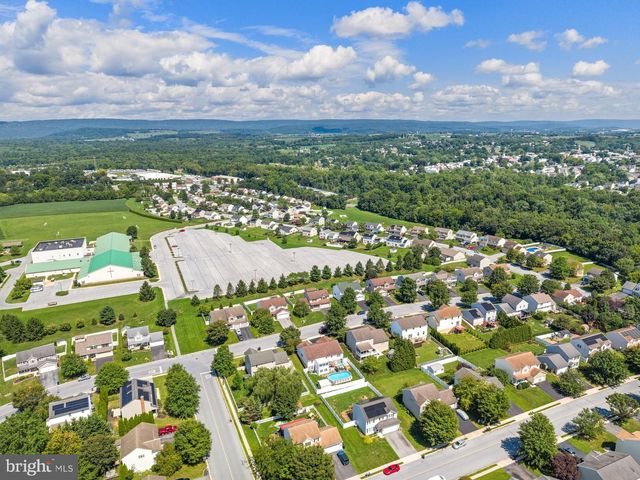 17 MAYFLOWER DR, Jonestown, PA 17038