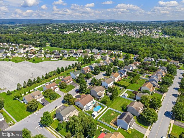 17 MAYFLOWER DR, Jonestown, PA 17038