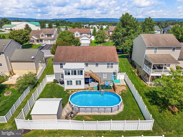 17 MAYFLOWER DR, Jonestown, PA 17038