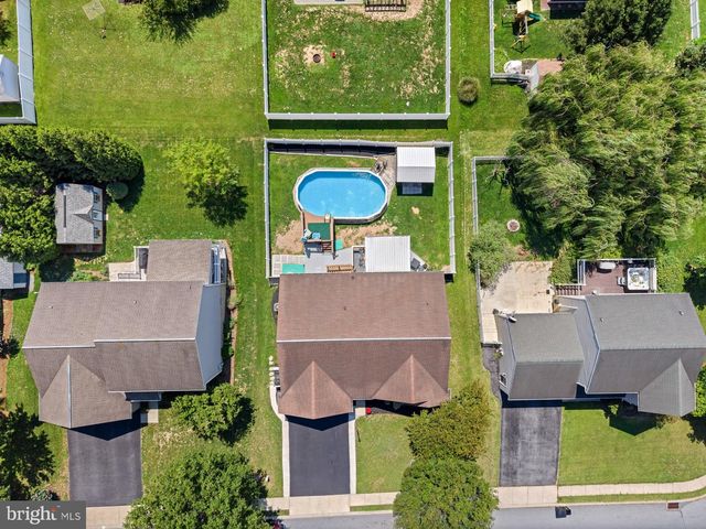 17 MAYFLOWER DR, Jonestown, PA 17038