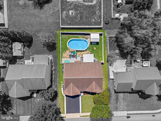 17 MAYFLOWER DR, Jonestown, PA 17038