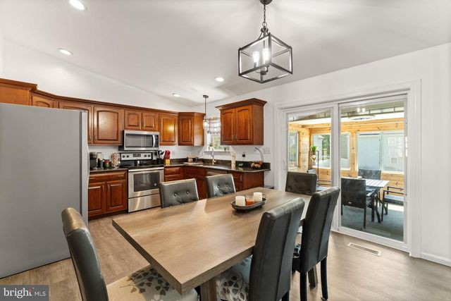 17 MAYFLOWER DR, Jonestown, PA 17038