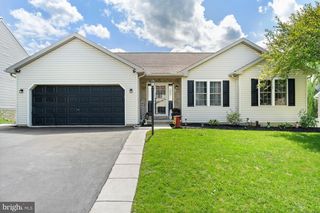 17 MAYFLOWER DR, Jonestown, PA 17038