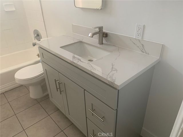11818 Victory Boulevard, North Hollywood, CA 91606