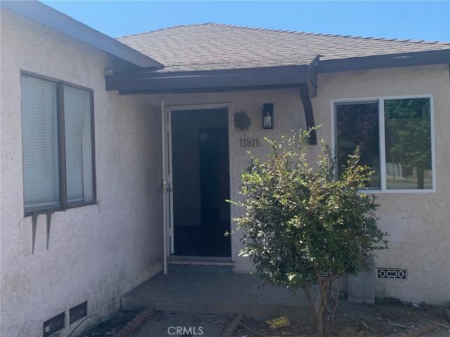 11818 Victory Boulevard, North Hollywood, CA 91606