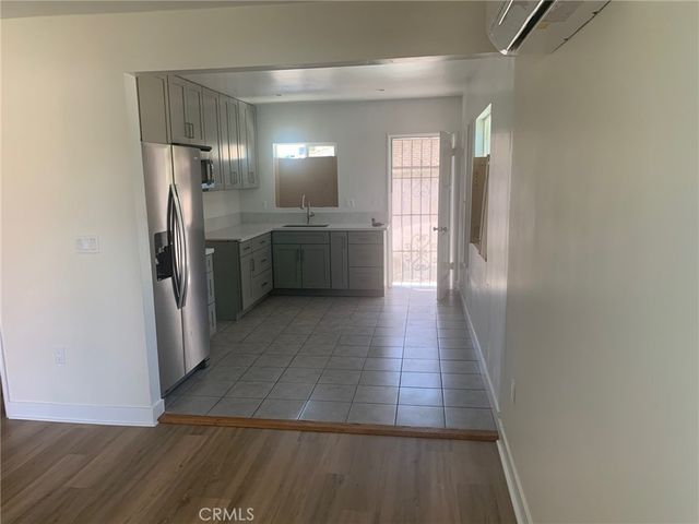 11818 Victory Boulevard, North Hollywood, CA 91606