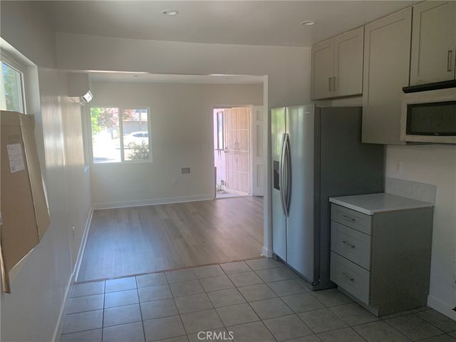 11818 Victory Boulevard, North Hollywood, CA 91606