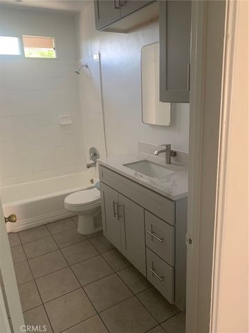 11818 Victory Boulevard, North Hollywood, CA 91606