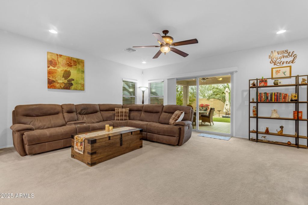 Image 15 of property listing at 5381 W VICTORY Way, Florence, AZ 85132