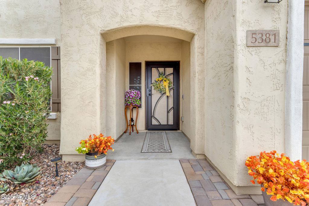 Image 3 of property listing at 5381 W VICTORY Way, Florence, AZ 85132