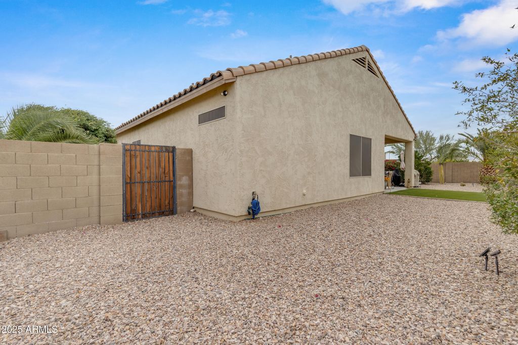 Image 42 of property listing at 5381 W VICTORY Way, Florence, AZ 85132