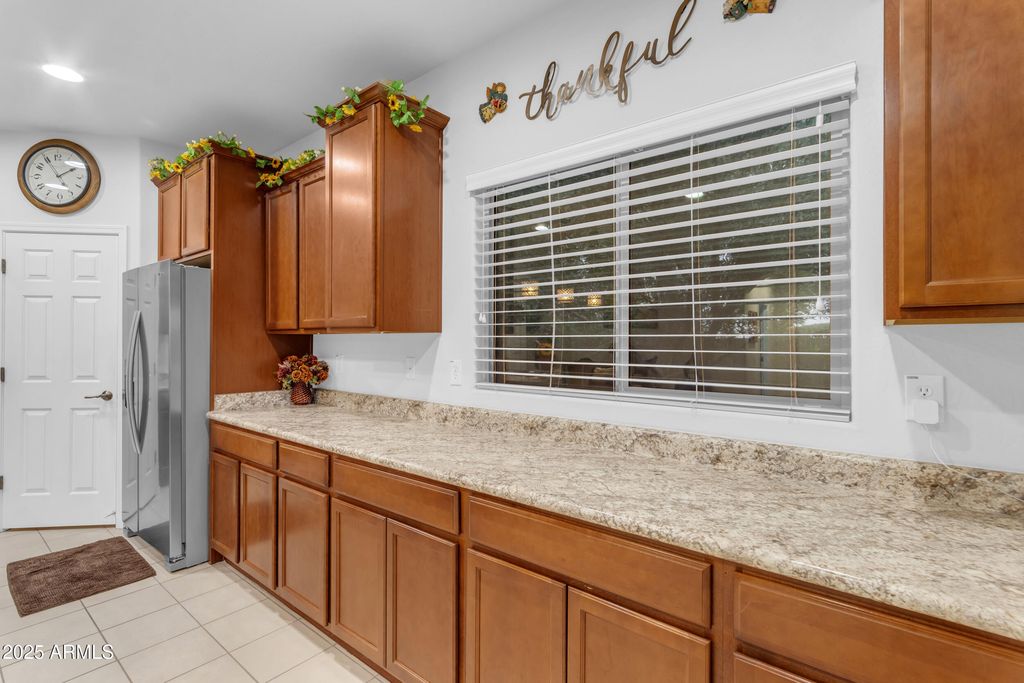 Image 5 of property listing at 5381 W VICTORY Way, Florence, AZ 85132