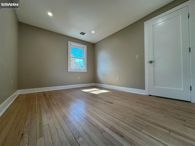 8 Dohrman Avenue, Teaneck, NJ 07666