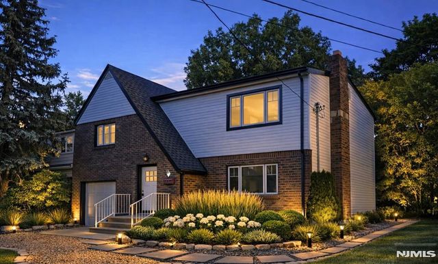 8 Dohrman Avenue, Teaneck, NJ 07666