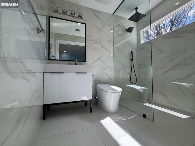 8 Dohrman Avenue, Teaneck, NJ 07666