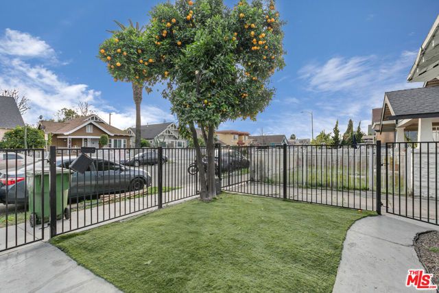 641 W 43rd Street, Los Angeles, CA 90037