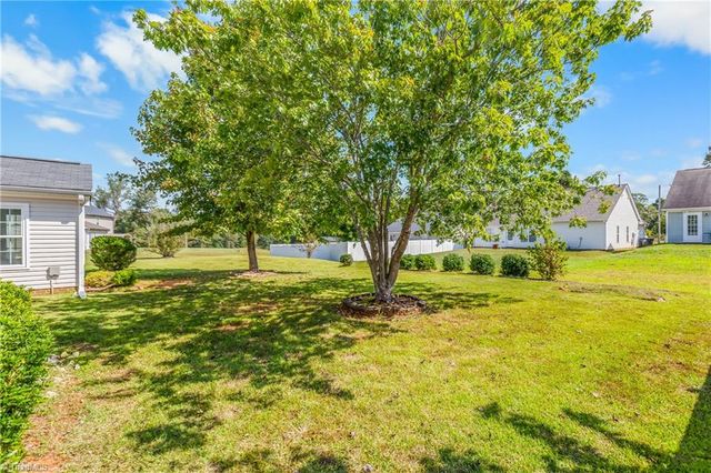 1522 Hamilton Hills Drive, Greensboro, NC 27406