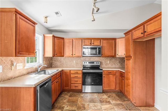 1522 Hamilton Hills Drive, Greensboro, NC 27406