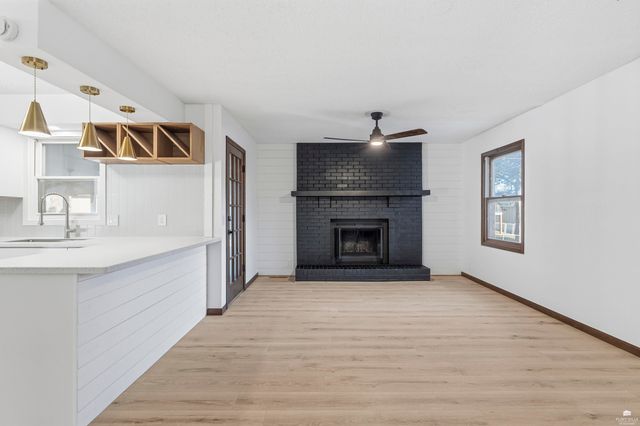 2113 Farmingdale Court, Manhattan, KS 66503