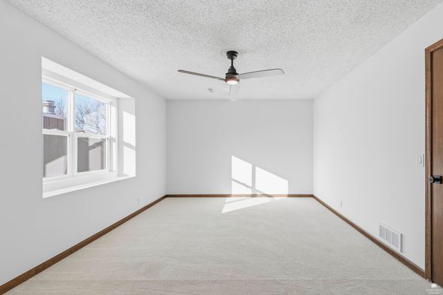 2113 Farmingdale Court, Manhattan, KS 66503