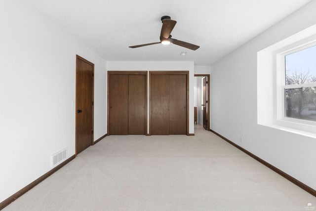 2113 Farmingdale Court, Manhattan, KS 66503