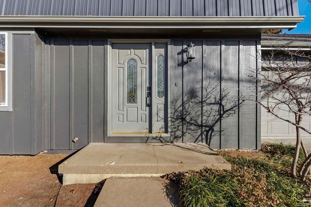 2113 Farmingdale Court, Manhattan, KS 66503