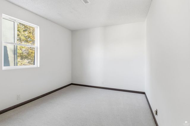 2113 Farmingdale Court, Manhattan, KS 66503