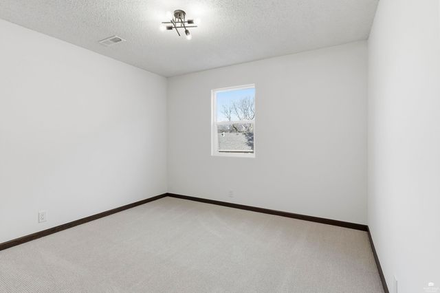 2113 Farmingdale Court, Manhattan, KS 66503