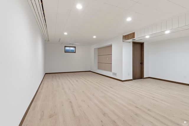 2113 Farmingdale Court, Manhattan, KS 66503