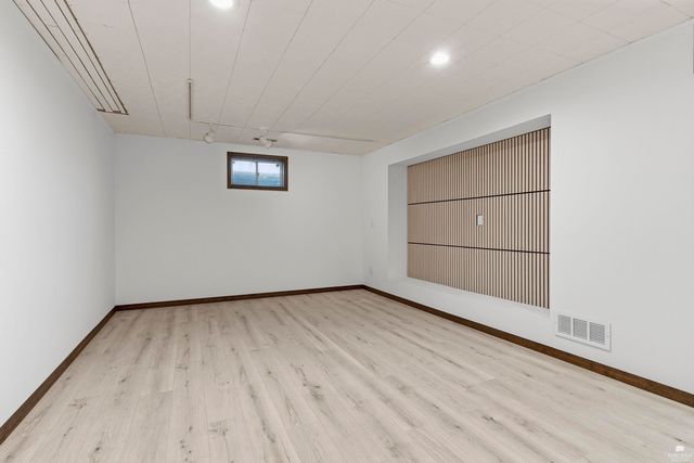 2113 Farmingdale Court, Manhattan, KS 66503