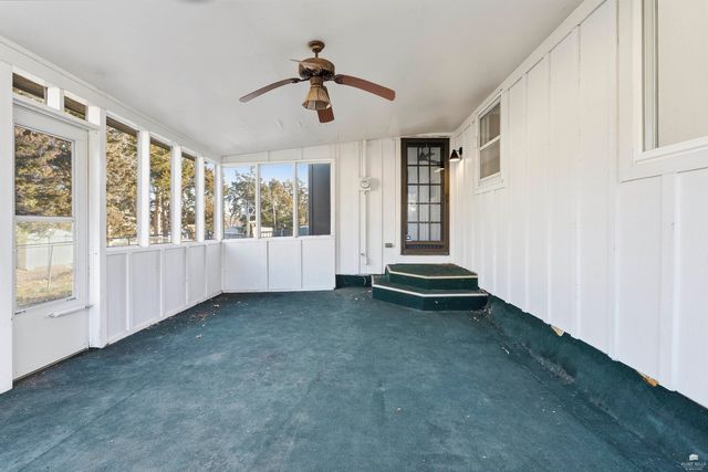 2113 Farmingdale Court, Manhattan, KS 66503