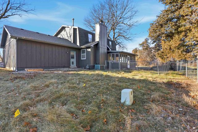 2113 Farmingdale Court, Manhattan, KS 66503