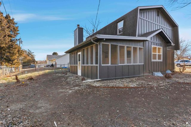 2113 Farmingdale Court, Manhattan, KS 66503