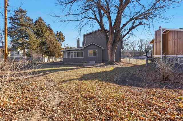 2113 Farmingdale Court, Manhattan, KS 66503