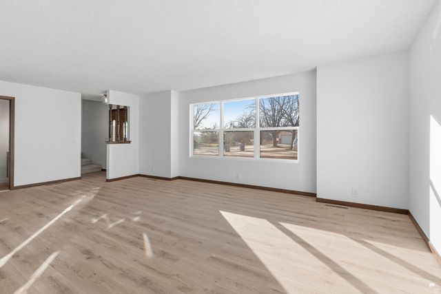 2113 Farmingdale Court, Manhattan, KS 66503