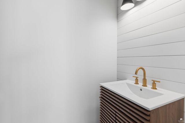 2113 Farmingdale Court, Manhattan, KS 66503