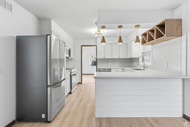 2113 Farmingdale Court, Manhattan, KS 66503